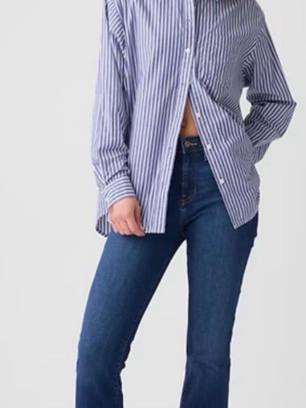 GAP Classic Blue Mid-Rise Bootcut Jeans - Women 26